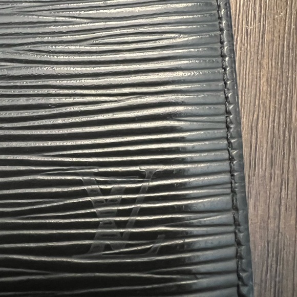 Authentic Vintage Louis Vuitton Black Epi Leather Fold Wallet - Picture 3 of 14